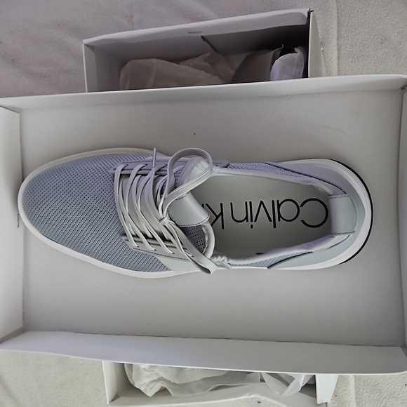 Calvin Klein Sneakers.BRAND NEW IN ORIGINAL BOX!!!! - Picture 5 of 7